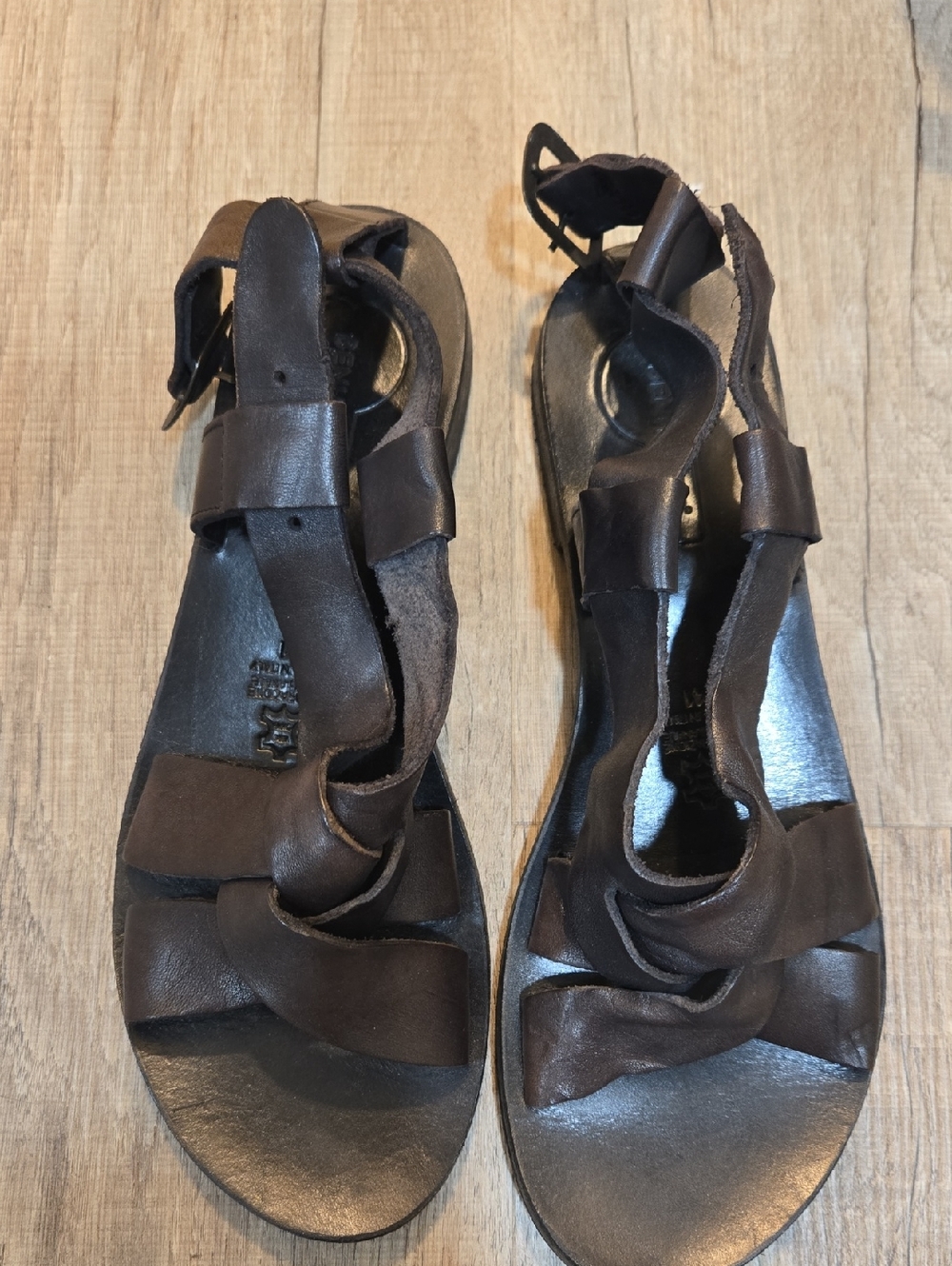 NEW! Women’s BENHEART Leather Sandals!!